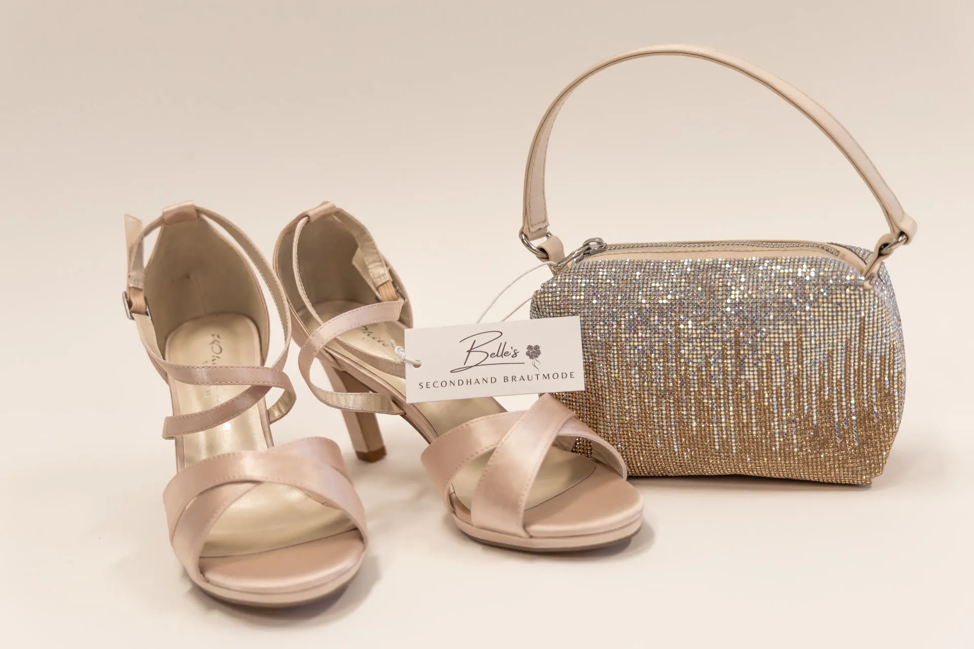 Brautschuhe Tasche Hochzeitsfotografie Detail